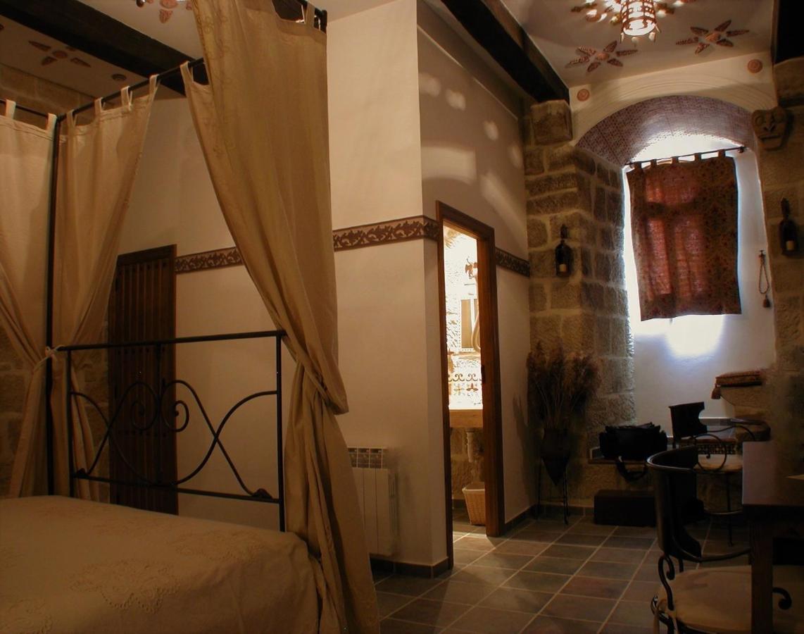 Casa Rural Medieval Torre Fuerte S.XIII Banos de Rioja Habitación foto
