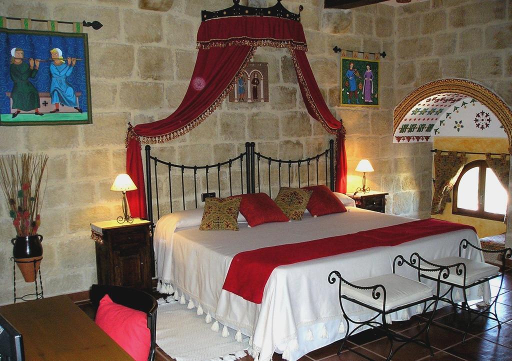 Casa Rural Medieval Torre Fuerte S.XIII Banos de Rioja Habitación foto